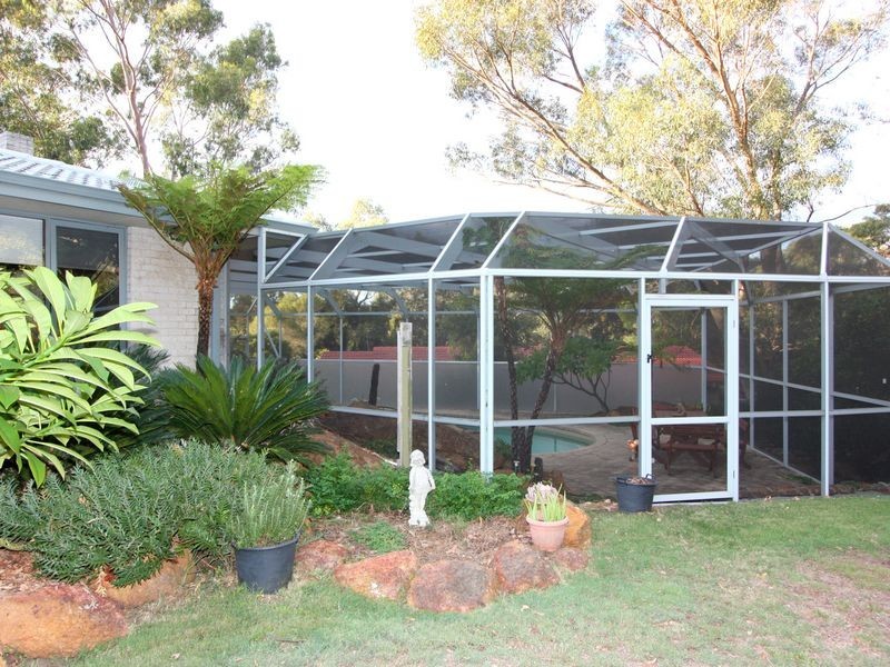 66 Waterloo Crescent, Lesmurdie WA 6076