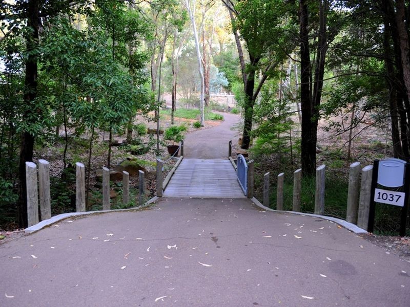1037 Mundaring Weir Road, Mundaring WA 6073