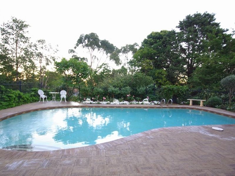 8 Peet Road, Kalamunda WA 6076