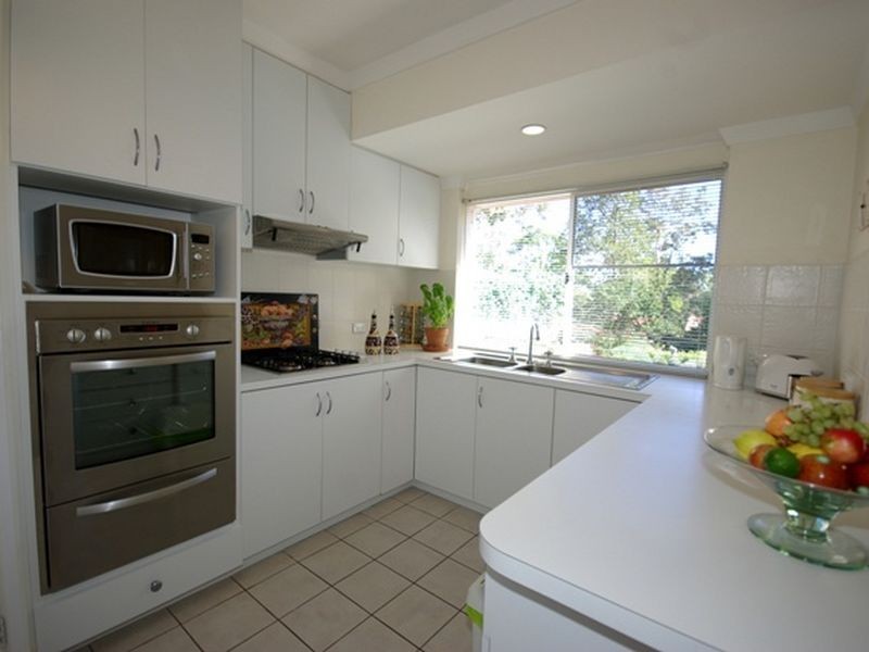 8 Peet Road, Kalamunda WA 6076