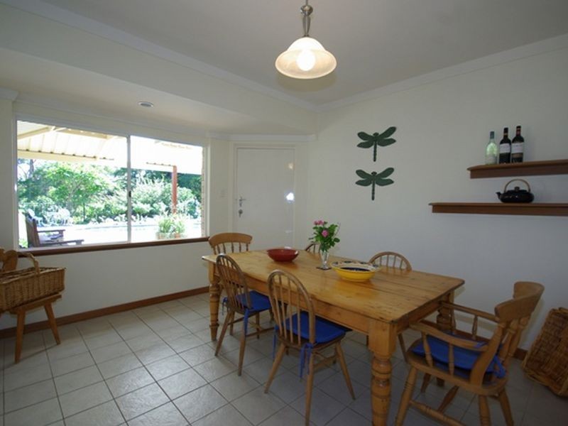 8 Peet Road, Kalamunda WA 6076