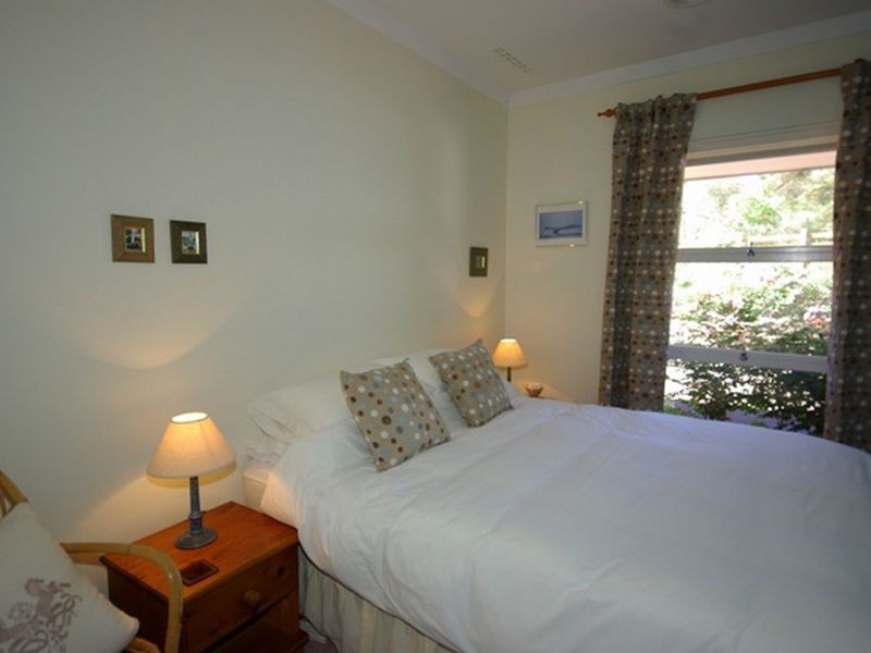 8 Peet Road, Kalamunda WA 6076