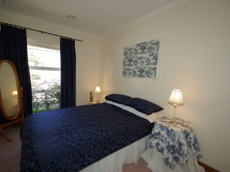 8 Peet Road, Kalamunda WA 6076