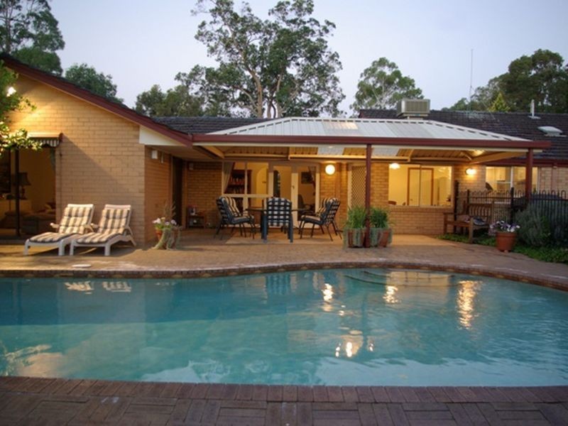 8 Peet Road, Kalamunda WA 6076