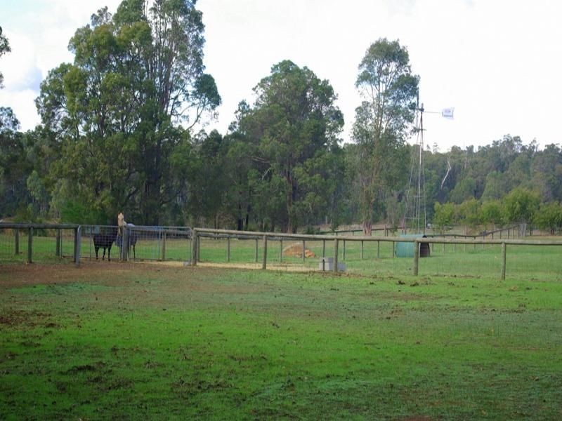 85 Carinyah Road, Pickering Brook WA 6076