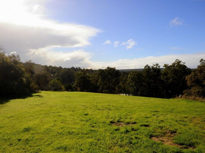 64 Broadway Road, Bickley WA 6076