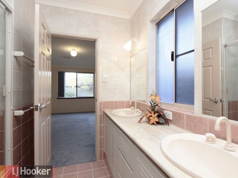 33 Parsons Avenue, Manning WA 6152