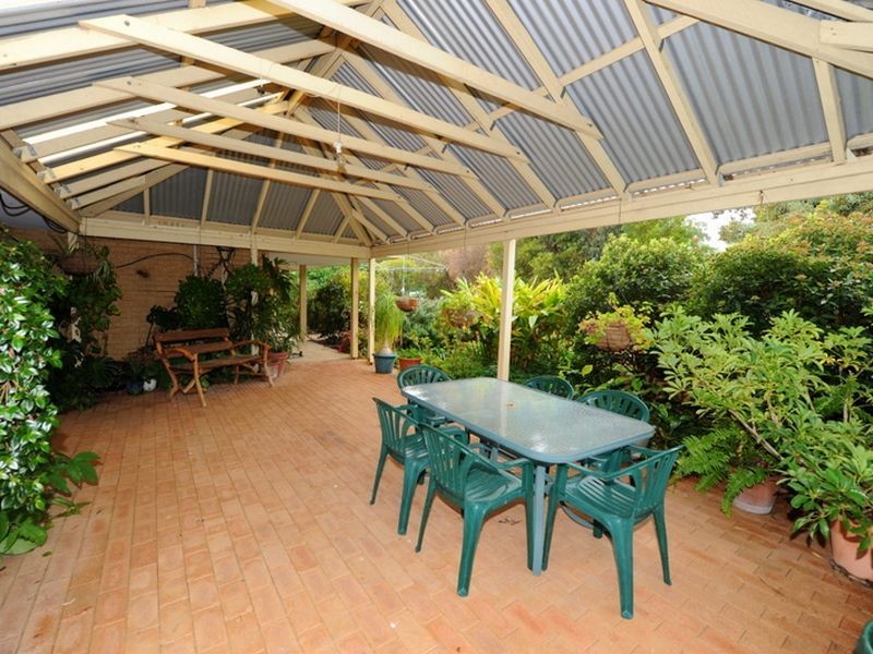 16 Grange Crescent, Gooseberry Hill WA 6076