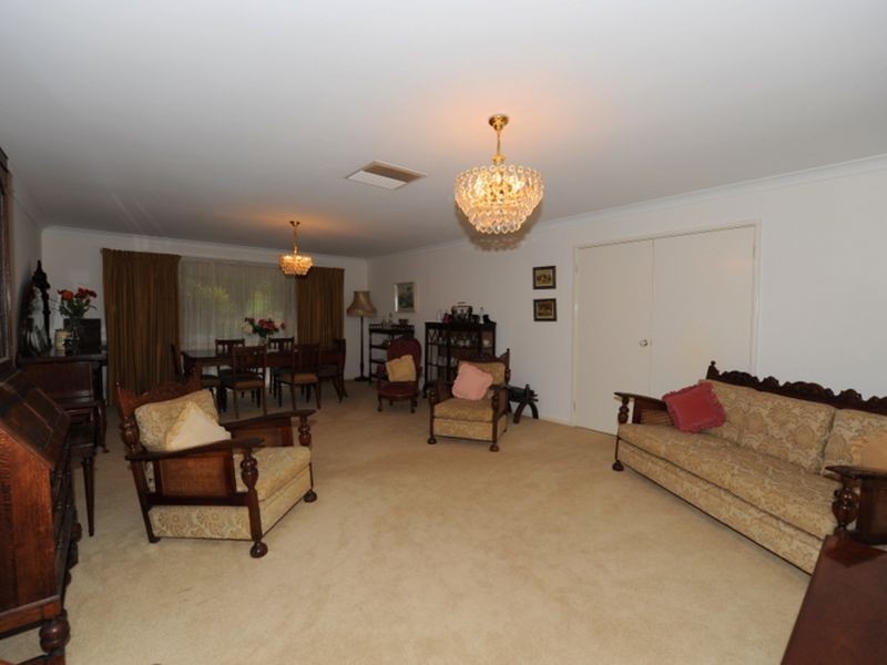 16 Grange Crescent, Gooseberry Hill WA 6076