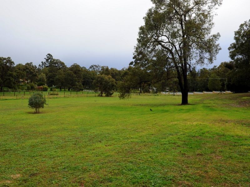 16 Grange Crescent, Gooseberry Hill WA 6076