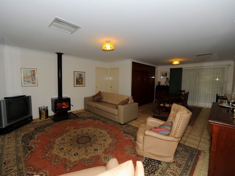 16 Grange Crescent, Gooseberry Hill WA 6076