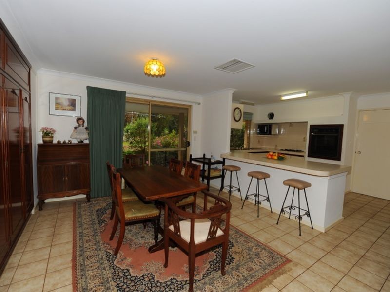 16 Grange Crescent, Gooseberry Hill WA 6076