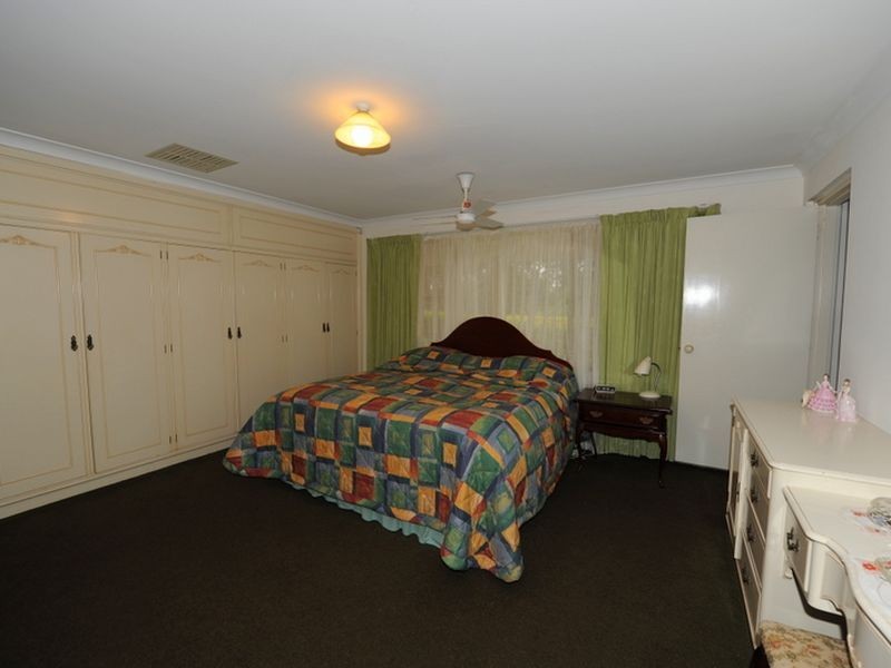 16 Grange Crescent, Gooseberry Hill WA 6076