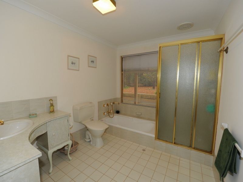 16 Grange Crescent, Gooseberry Hill WA 6076