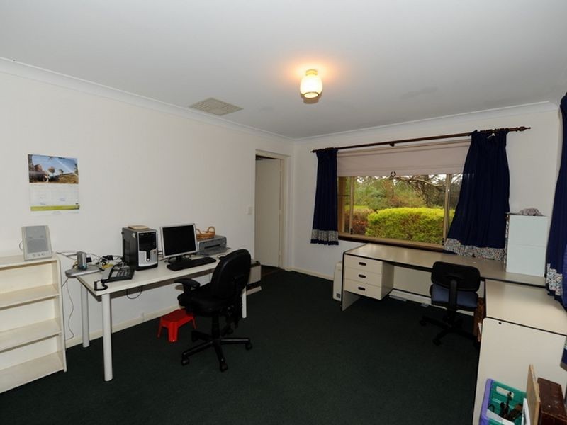 16 Grange Crescent, Gooseberry Hill WA 6076