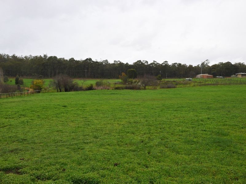 915 Mundaring Weir Road, Paulls Valley WA 6076