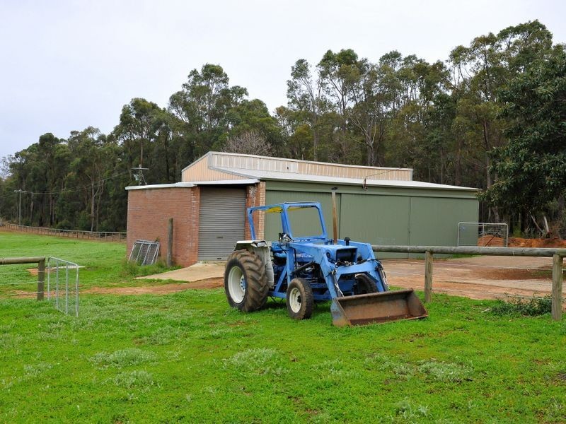 915 Mundaring Weir Road, Paulls Valley WA 6076