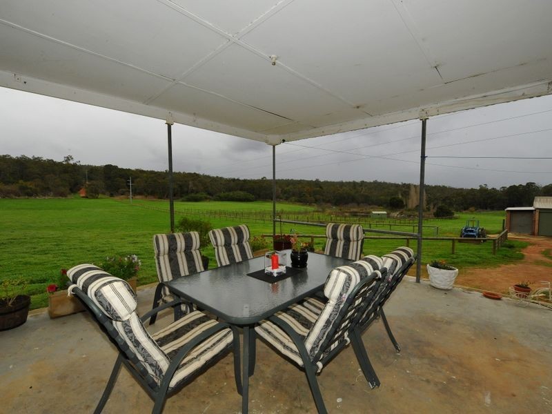 915 Mundaring Weir Road, Paulls Valley WA 6076