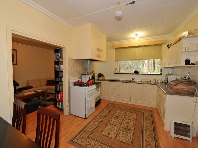 915 Mundaring Weir Road, Paulls Valley WA 6076