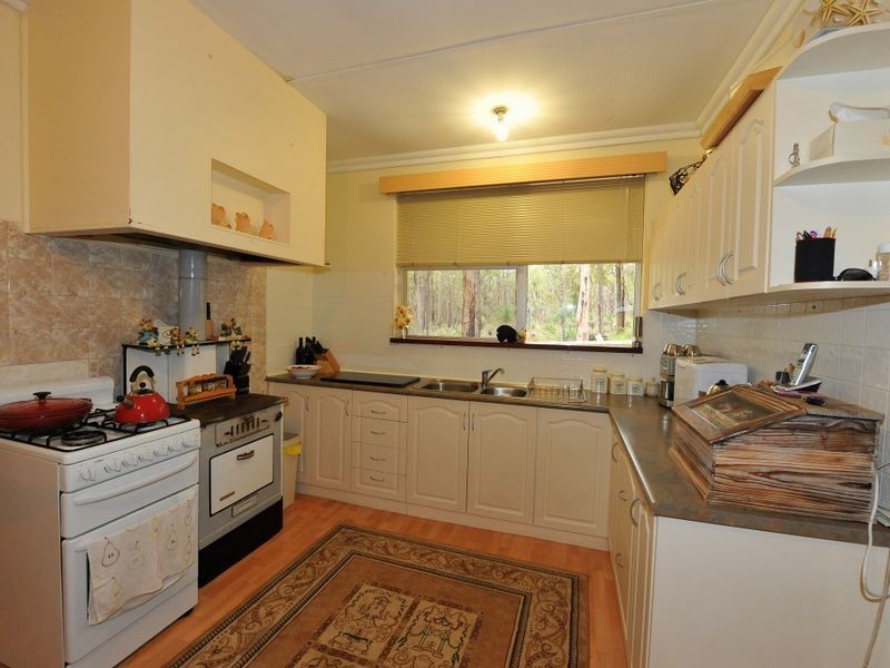 915 Mundaring Weir Road, Paulls Valley WA 6076