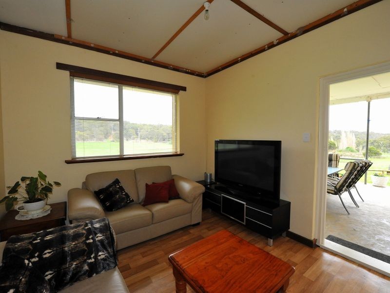 915 Mundaring Weir Road, Paulls Valley WA 6076