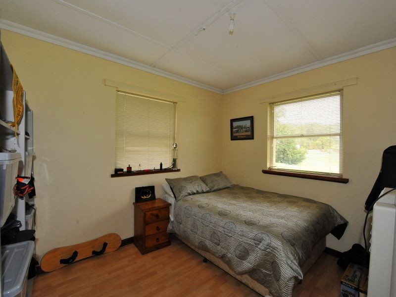 915 Mundaring Weir Road, Paulls Valley WA 6076