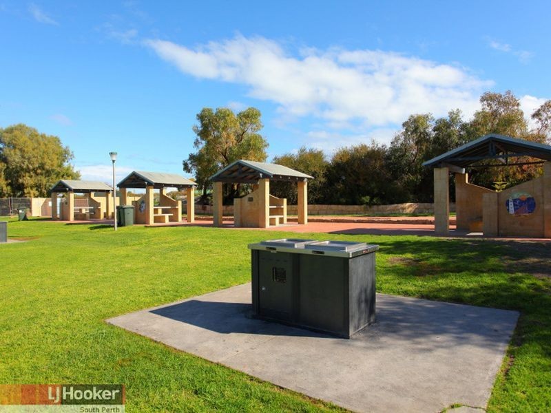 26 Arabella Loop, North Coogee WA 6163