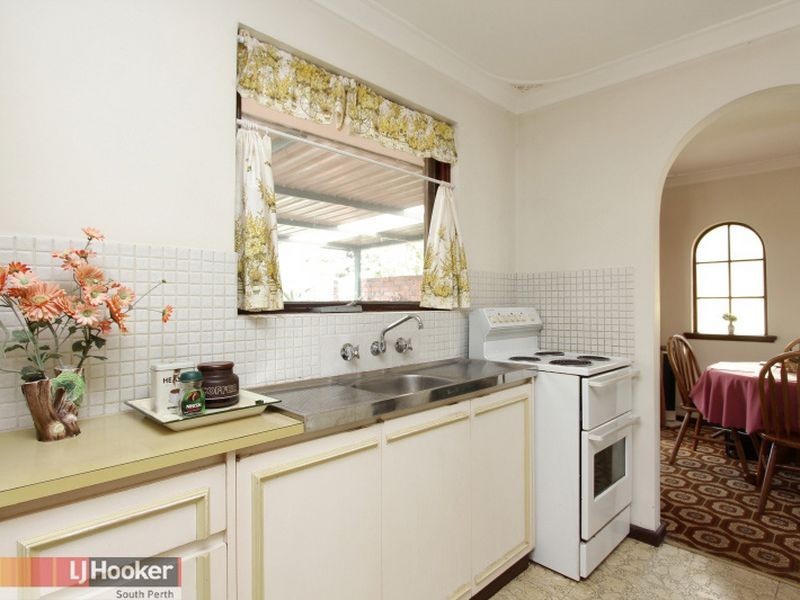 18 Axminster Street, Warnbro WA 6169