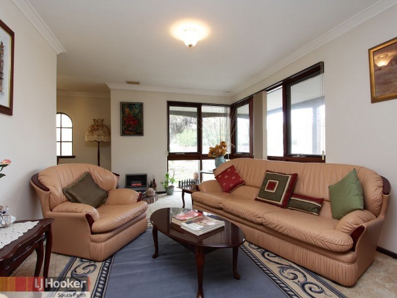 18 Axminster Street, Warnbro WA 6169