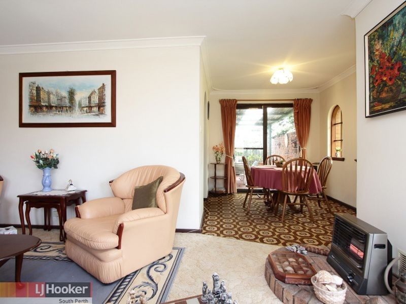 18 Axminster Street, Warnbro WA 6169