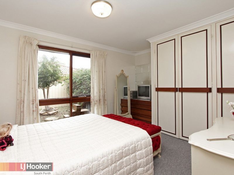 18 Axminster Street, Warnbro WA 6169