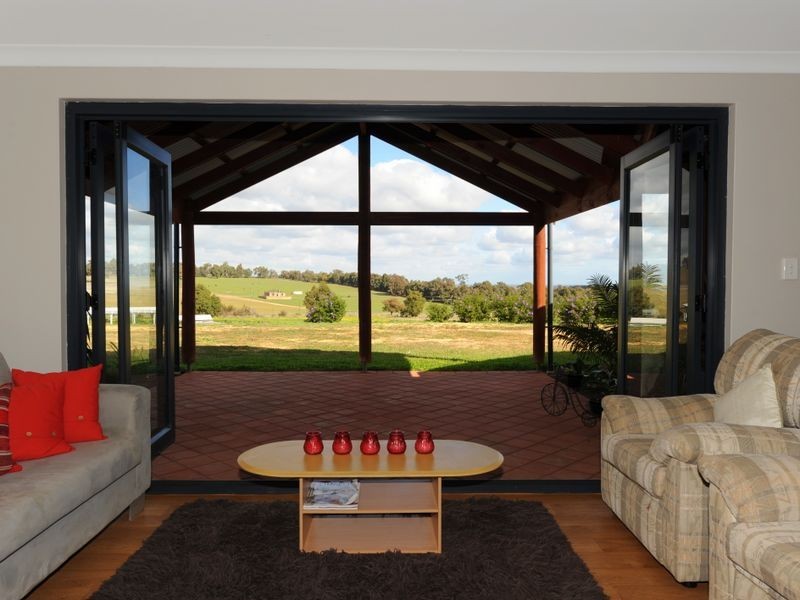 17 Chardonnay Drive, Lower Chittering WA 6084