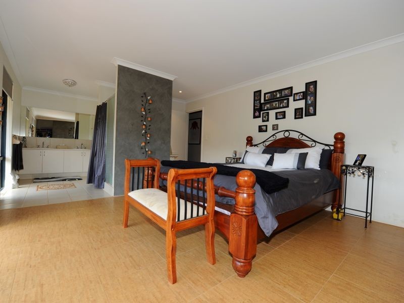 17 Chardonnay Drive, Lower Chittering WA 6084