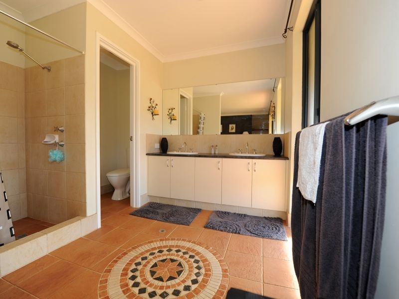 17 Chardonnay Drive, Lower Chittering WA 6084