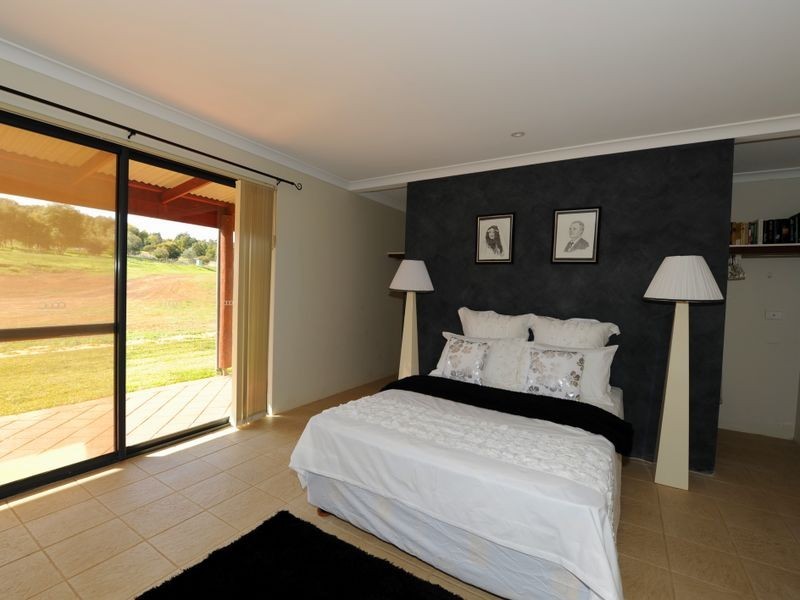 17 Chardonnay Drive, Lower Chittering WA 6084