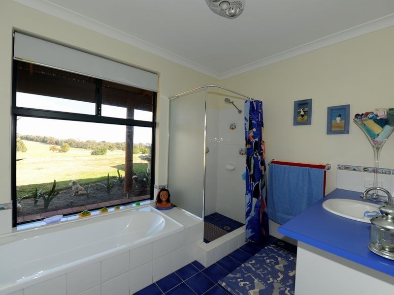 17 Chardonnay Drive, Lower Chittering WA 6084