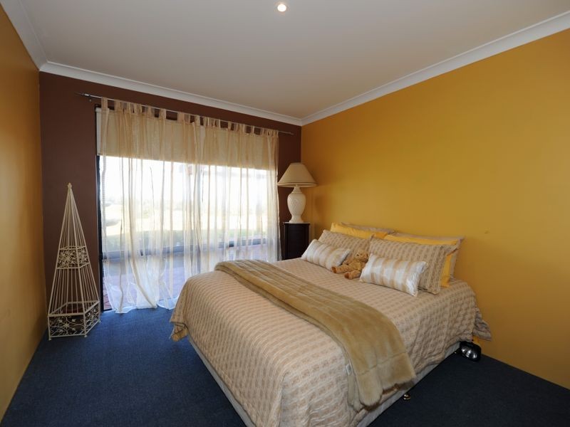 17 Chardonnay Drive, Lower Chittering WA 6084