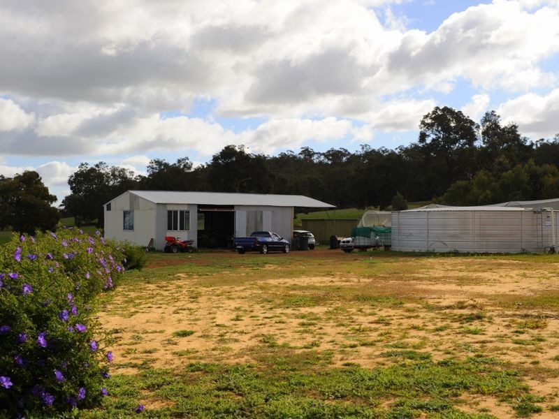 17 Chardonnay Drive, Lower Chittering WA 6084
