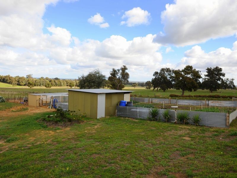 17 Chardonnay Drive, Lower Chittering WA 6084