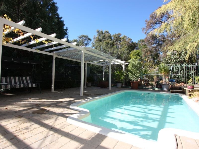 62 Chislehurst Road, Lesmurdie WA 6076