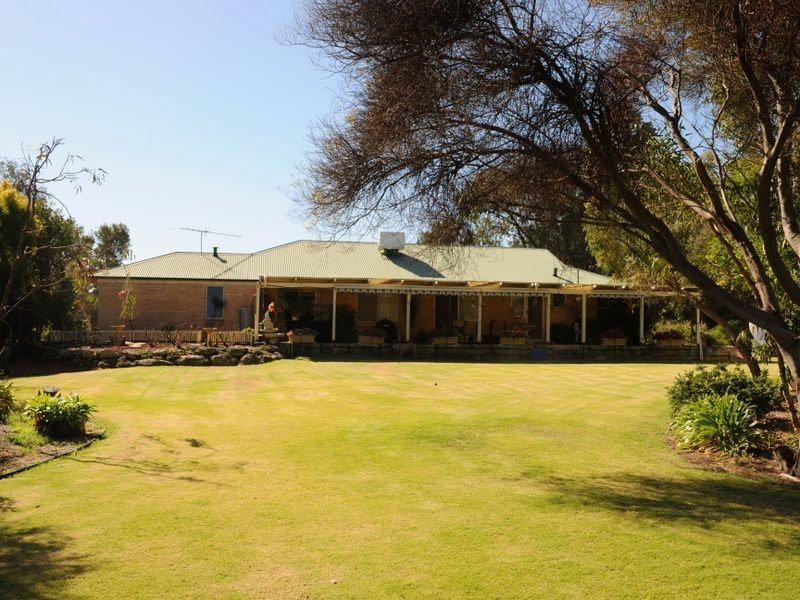 58 Victoria Road, Wattle Grove WA 6107
