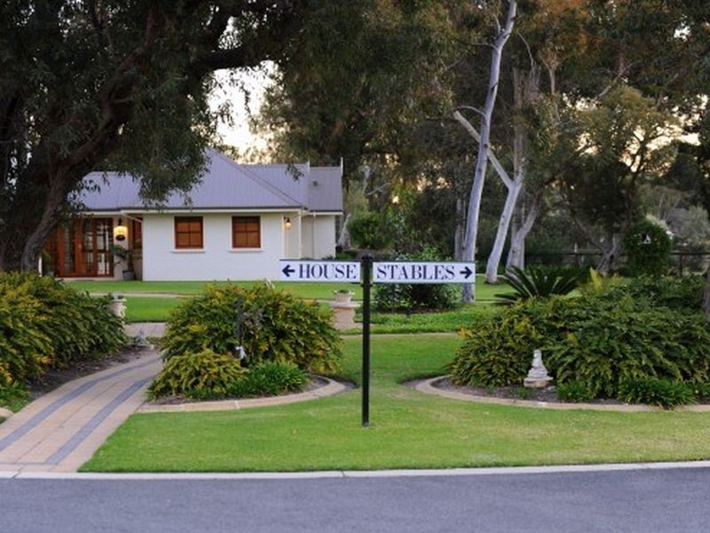 16 Easter Brook Place, Wattle Grove WA 6107