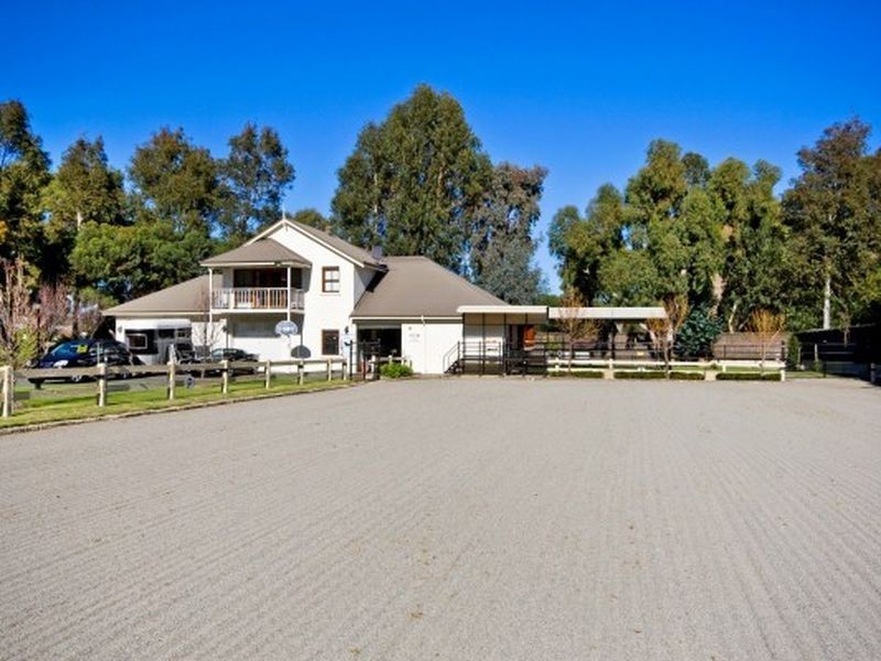 16 Easter Brook Place, Wattle Grove WA 6107