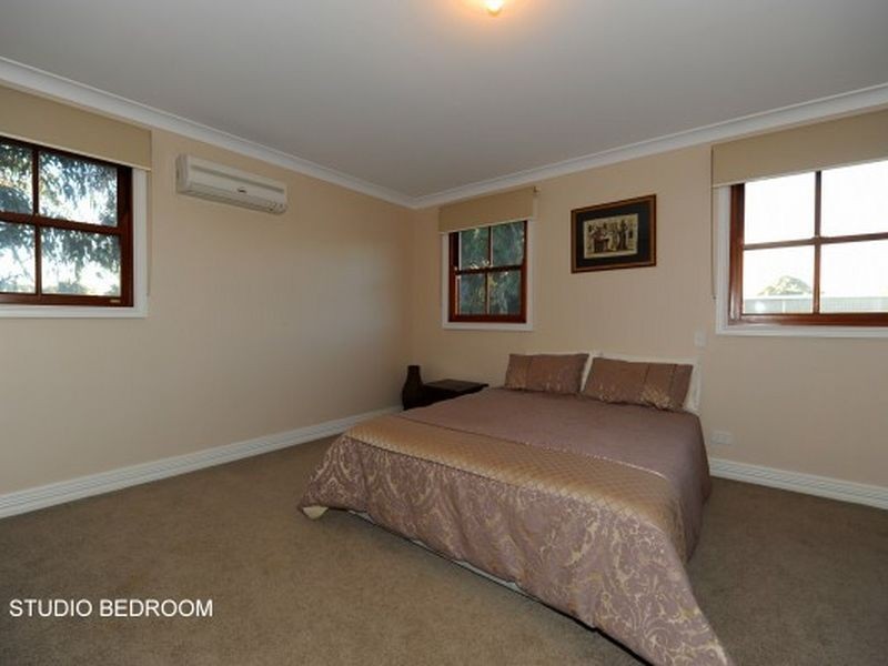 16 Easter Brook Place, Wattle Grove WA 6107