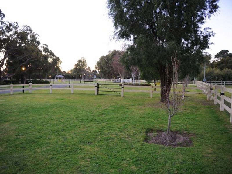 16 Easter Brook Place, Wattle Grove WA 6107