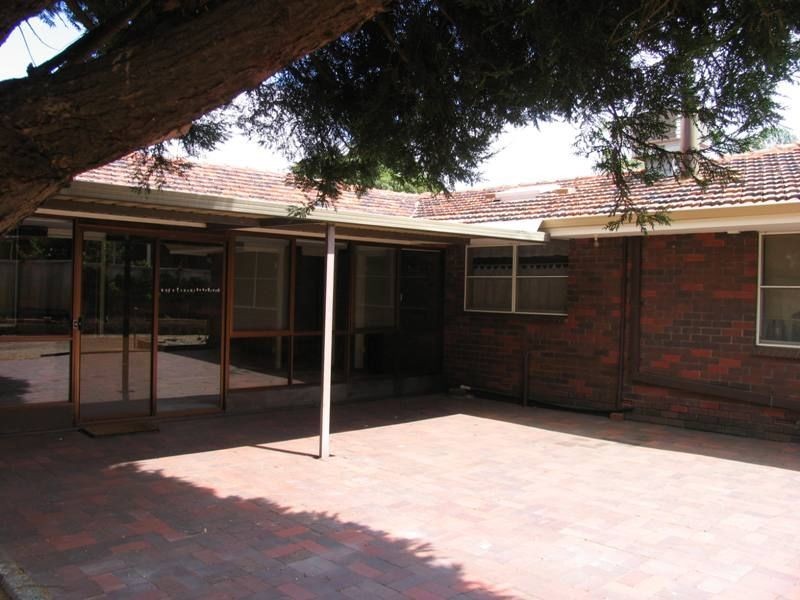 18 Lewis Road, Kalamunda WA 6076