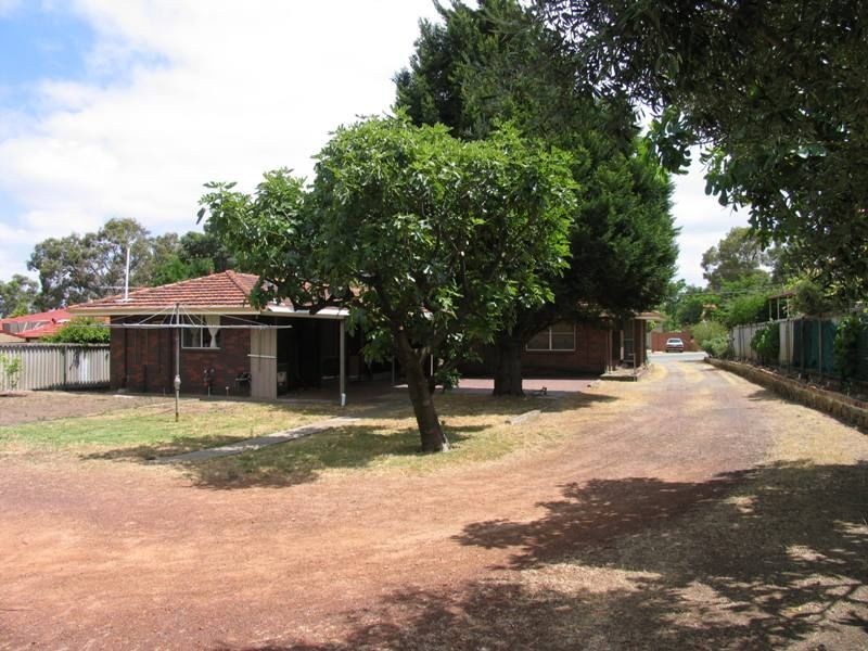 18 Lewis Road, Kalamunda WA 6076