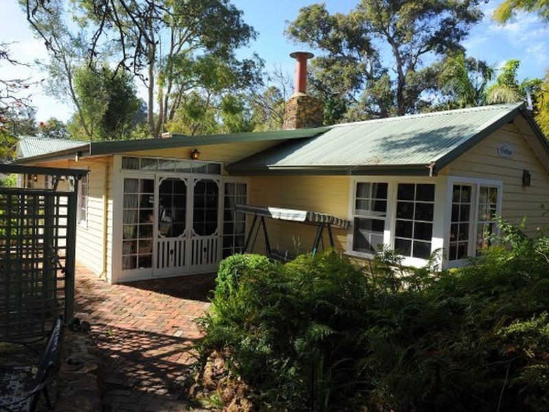 6 College Road, Gooseberry Hill WA 6076