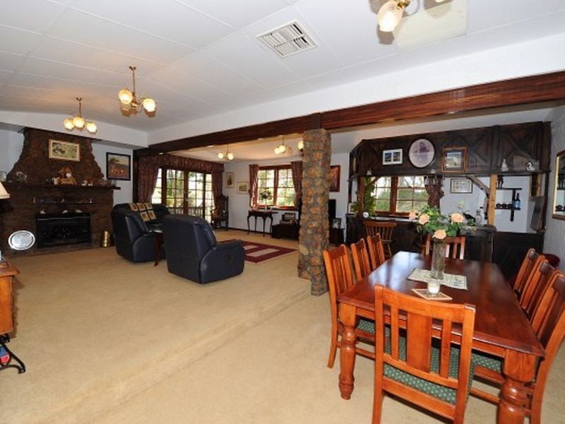 6 College Road, Gooseberry Hill WA 6076