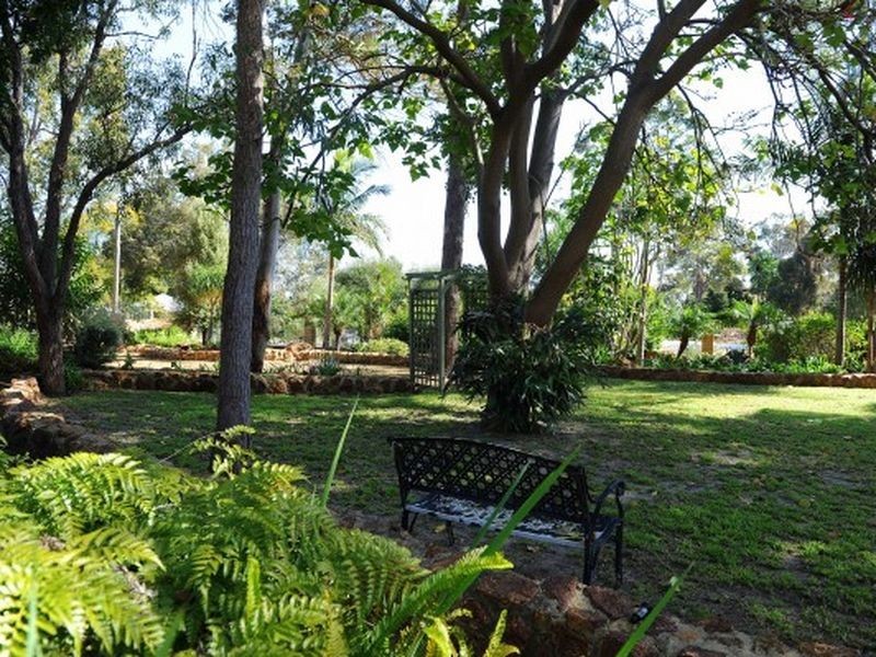 6 College Road, Gooseberry Hill WA 6076